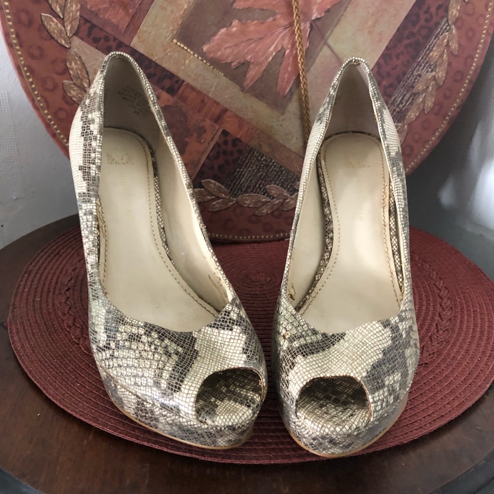 Open toe heels by Anne Klein - Picture 2 of 6